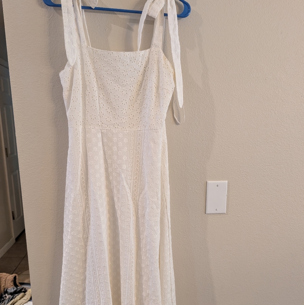 Elegant White Lulus Dress